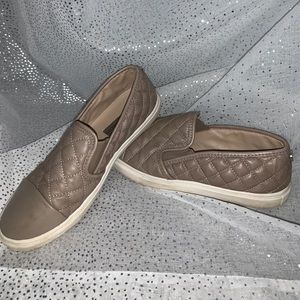 Steve Madden Women’s Ecentrcq Grey Casual Shoe